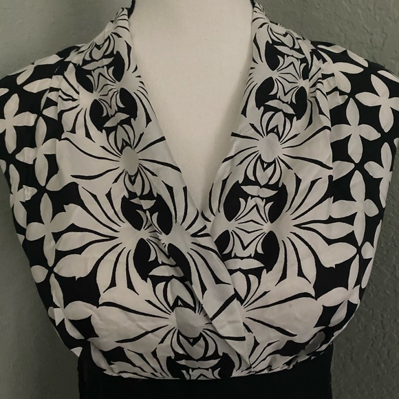 White House BM 100% Silk top - Picture 2 of 8